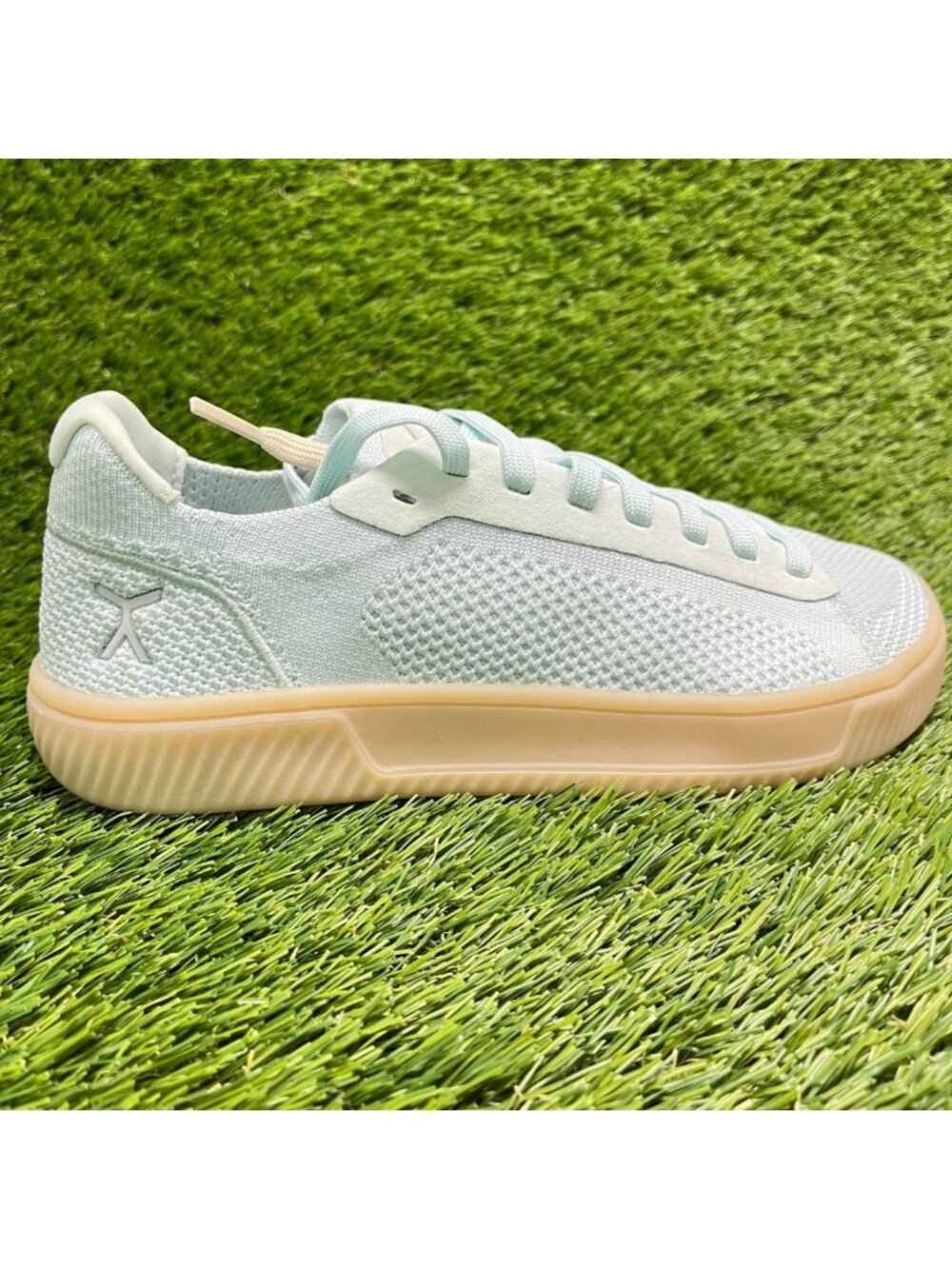 Flux Footwear Adapt Trainer Icecube Blue Womens Size 8 Athletic Shoes Sneakers